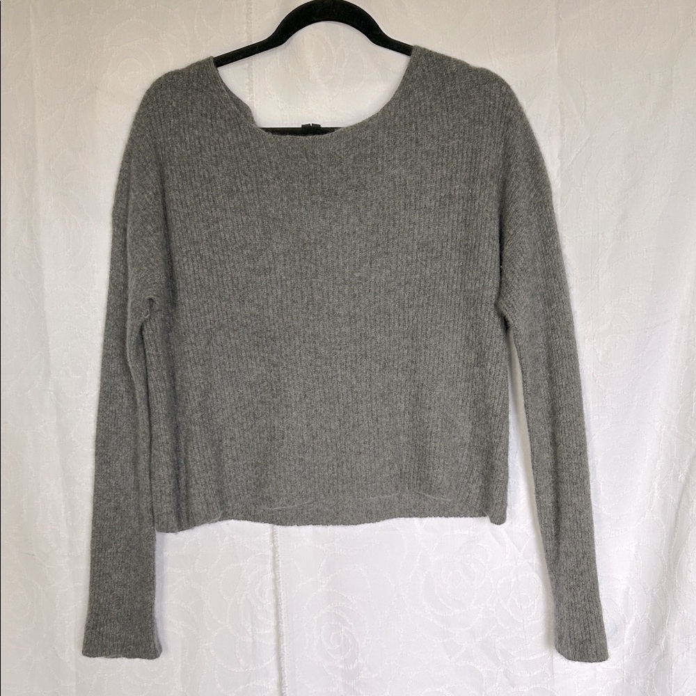 Skull Cashmere Charcoal Knit ribbed over sized sweater Top. Size Medium.